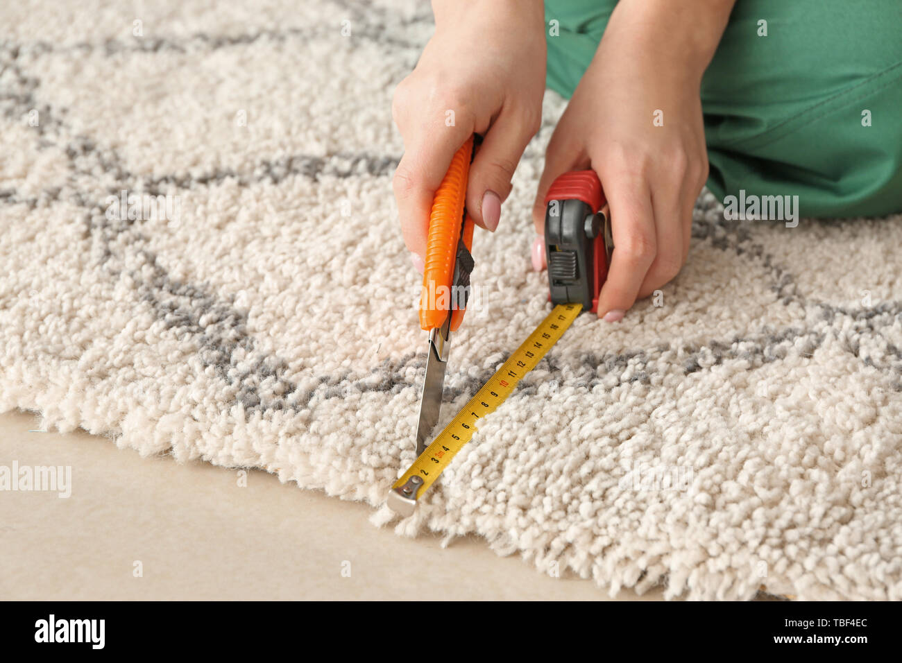 Worker with tape measure cutting carpet Stock Photo Alamy