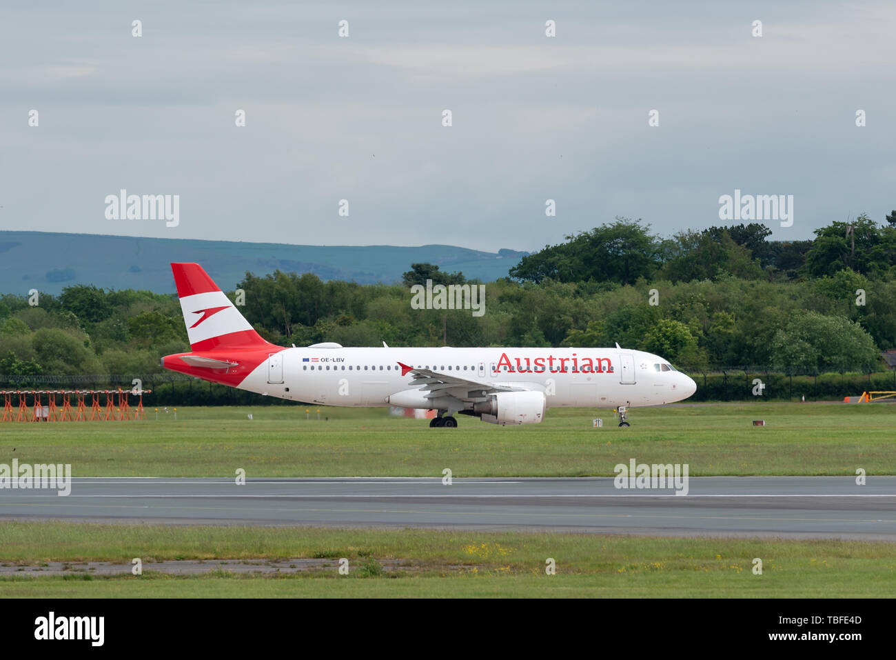MANCHESTER UK, 30 MAY 2019: Austrian Airlines Airbus A320 flight OS464 to Vienna taxies onto Runway 28L at Manchester Airport. Stock Photo