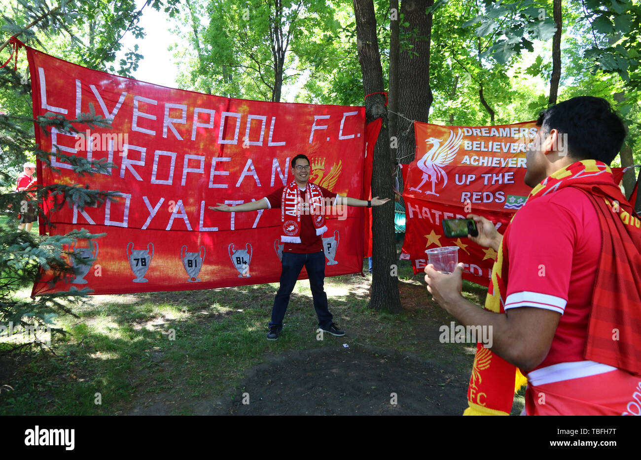 Kyiv, Ukraine - May 26, 2018: Liverpool fans have fun at Taras Shevchenko park in center of Kyiv city before the UEFA Champions League Final 2018 Live Stock Photo