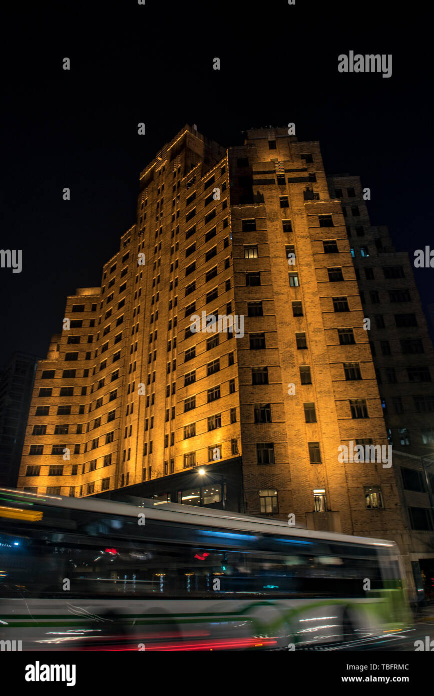 The angle and timing are the perfect composition for the moon to rise to the top of the Jinmao Building. Stock Photo