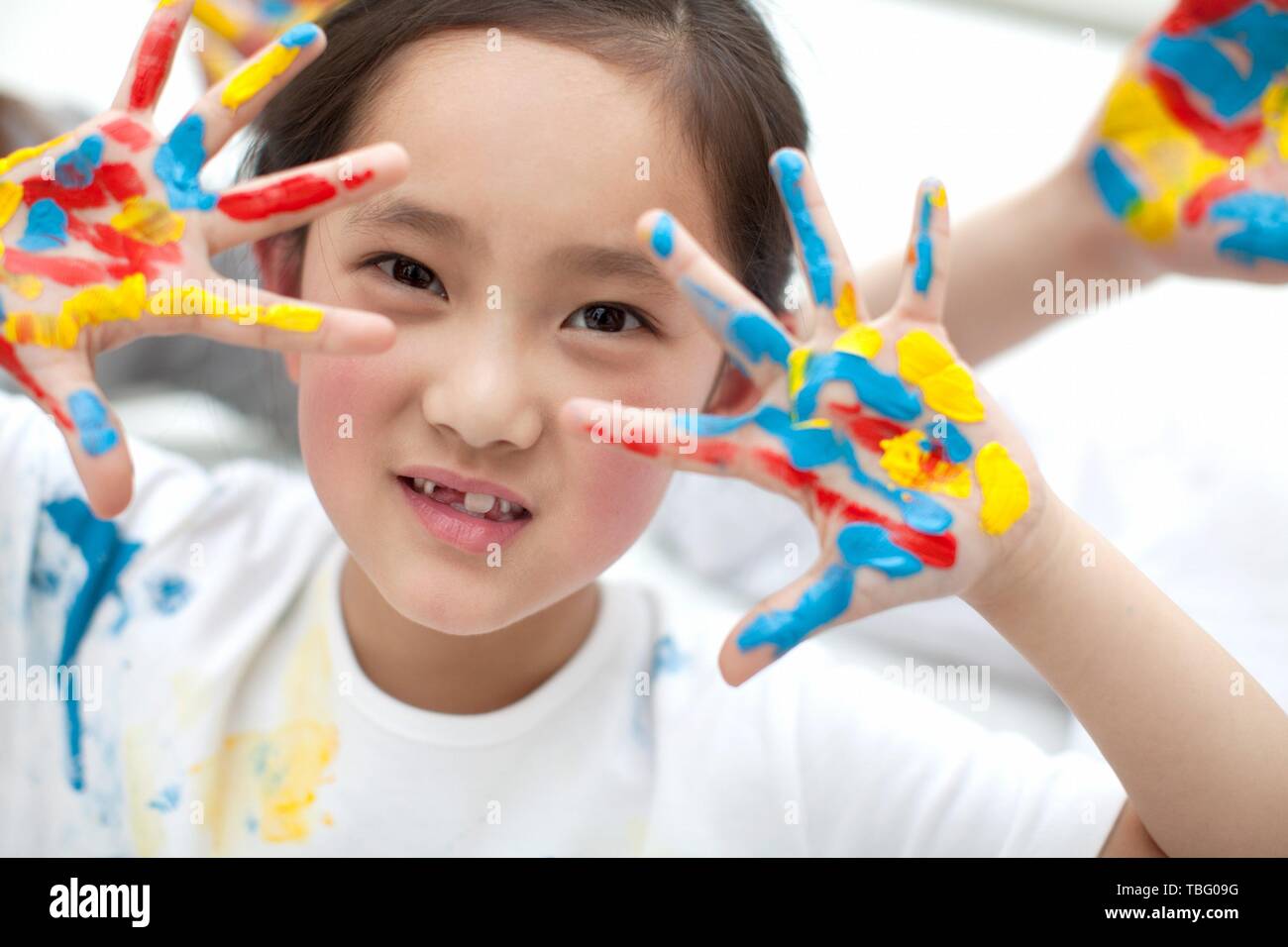 10 years old girl painting hi-res stock photography and images - Alamy