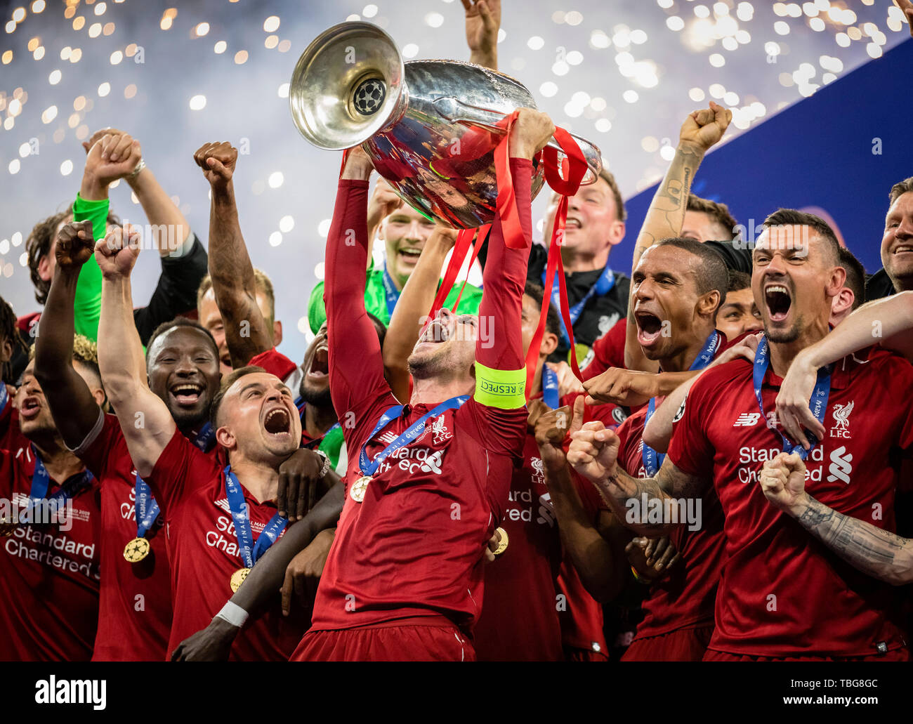 Madrid, 01.06.2019 Jordan Henderson (Liverpool) lifts the trophy - Naby Keita (Liverpool), Xherdan Shaqiri (Liverpool), Joel Matip (Liverpool), Dejan  Stock Photo