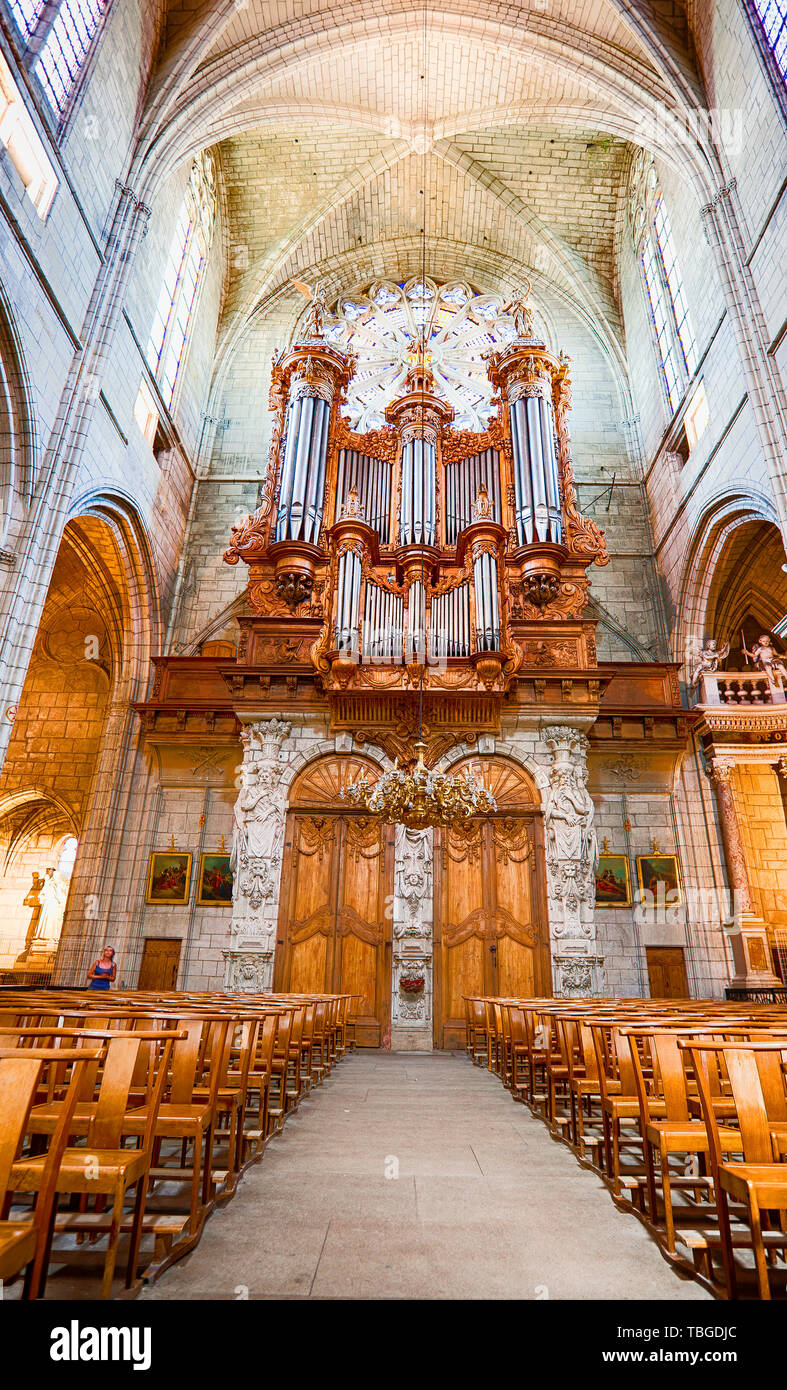 Beziers, France- June, 2018: Cathedral Saint-Nazaire in the Beziers ...