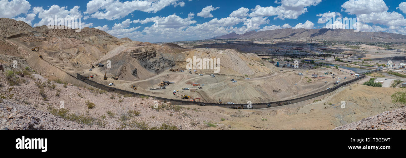 Panoramic view of the privately-funded border fence on the US-Mexico border in Sunland Park, New Mexico, near El Paso, Texas. View is from the south,  Stock Photo
