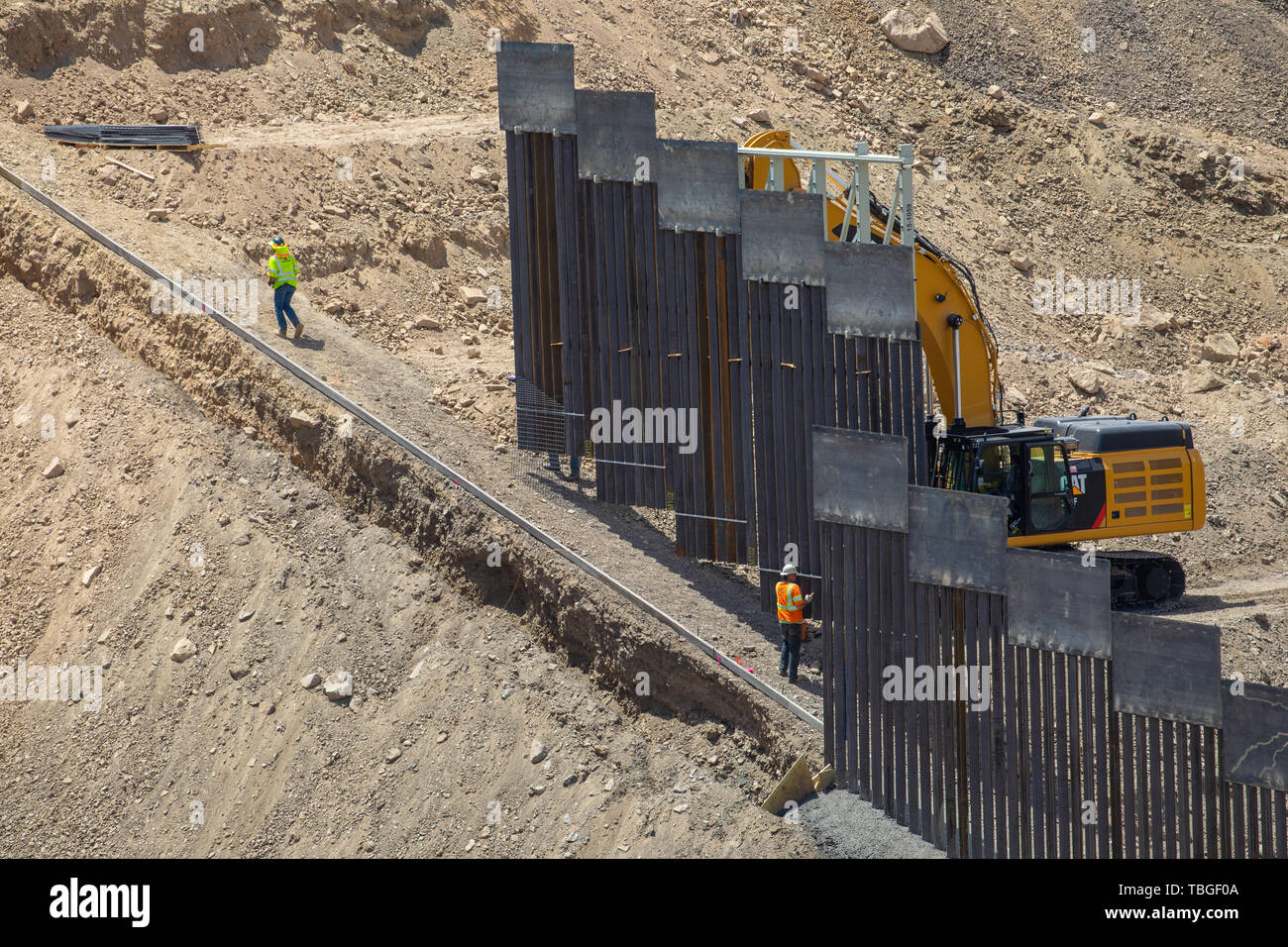 Workers set into place a section of border fence near El Paso, Texas, part of the privately-funded scheme by We Build The Wall, Inc. 30 May 2019 Stock Photo