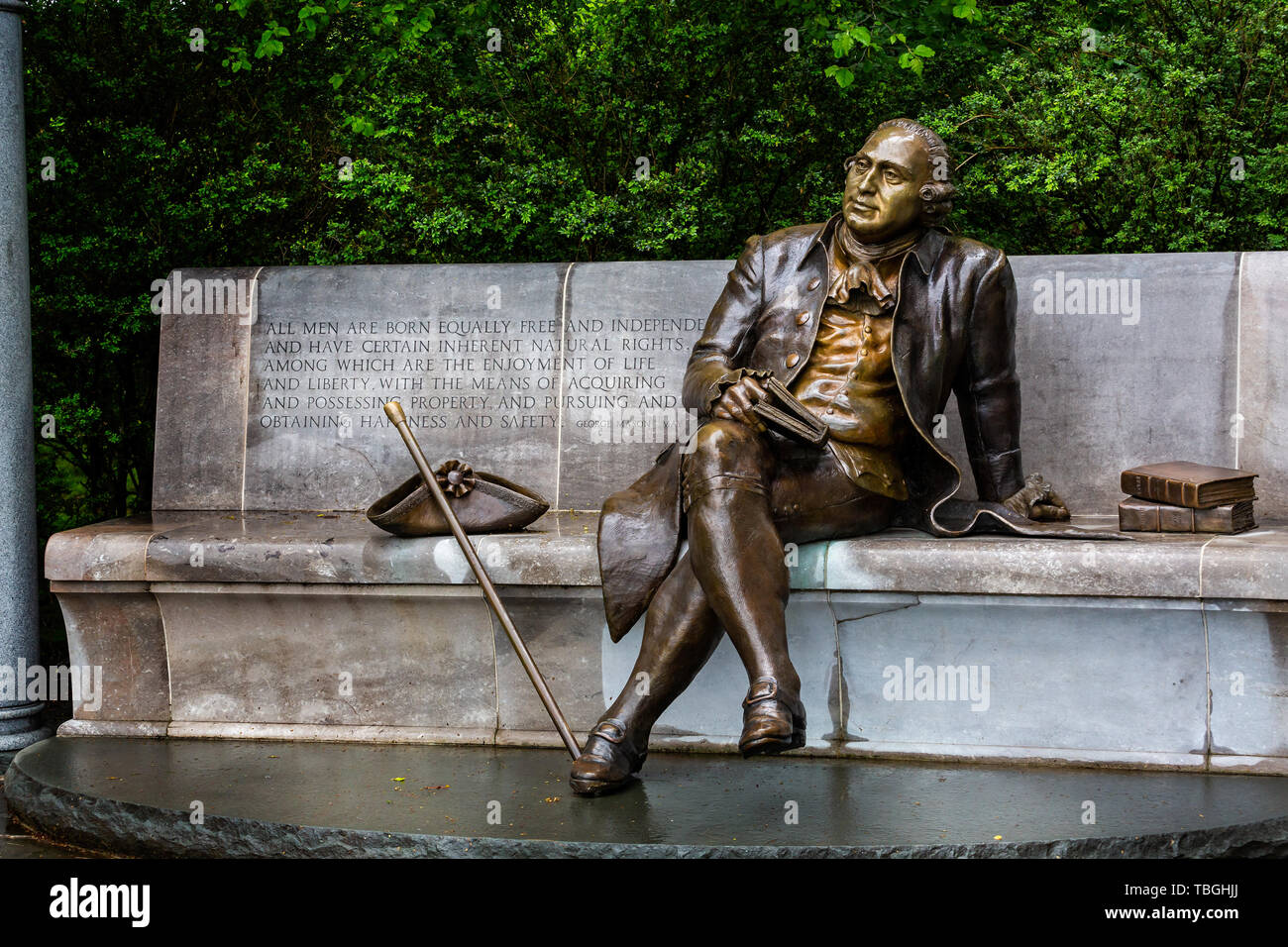 Statue of US Founding Father Mason in the Mason Memorial