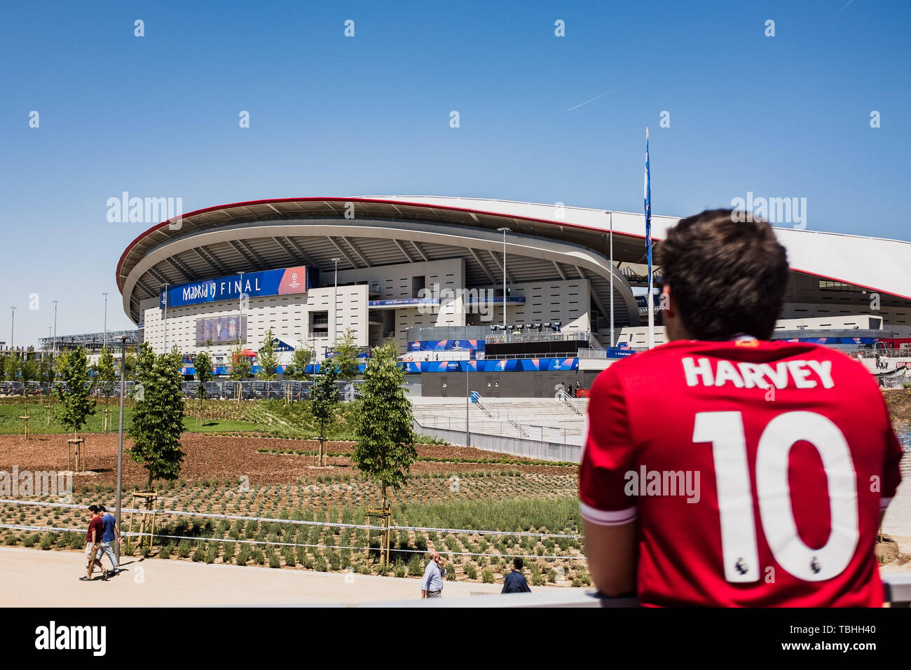 Supporter seen waiting for the final in front of the Wanda Metropolitano Stadium. Madrid hosts the UEFA Champions League Final between Liverpool and Tottenham Hotspur at the Wanda Metropolitano Stadium. Stock Photo