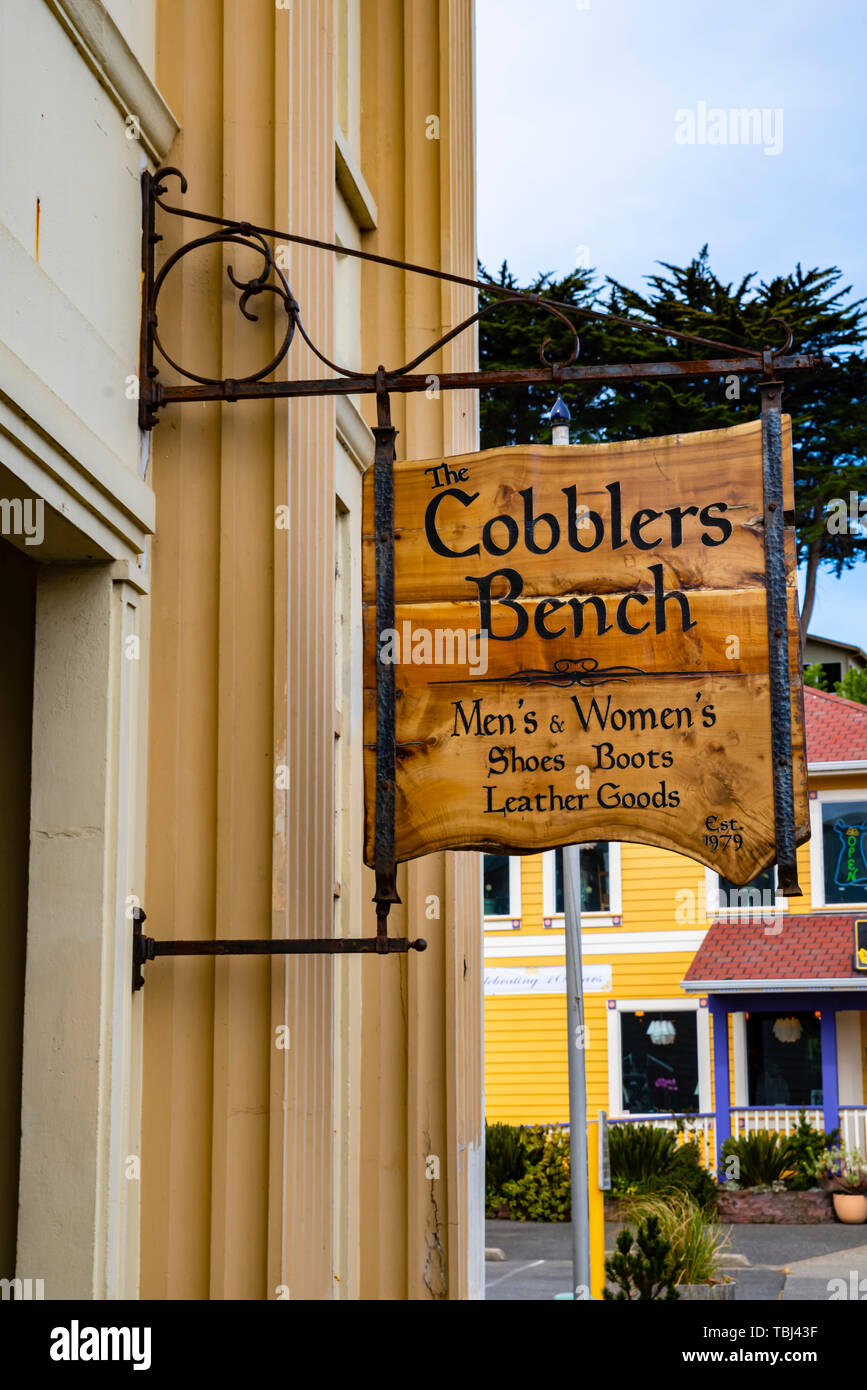 Cobbler store hi res stock photography and images Alamy