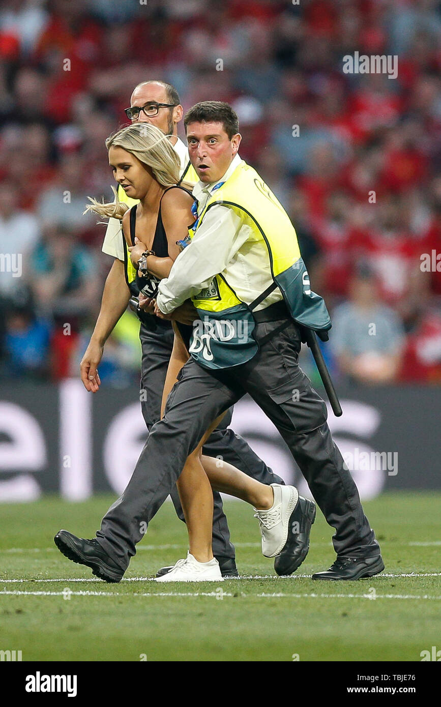 Madrid, Spain. 01st June, 2019. A streaker invades the pitch during the UEFA  Champions League Final match between Tottenham Hotspur and Liverpool at  Wanda Metropolitano on June 1st 2019 in Madrid, Spain. (