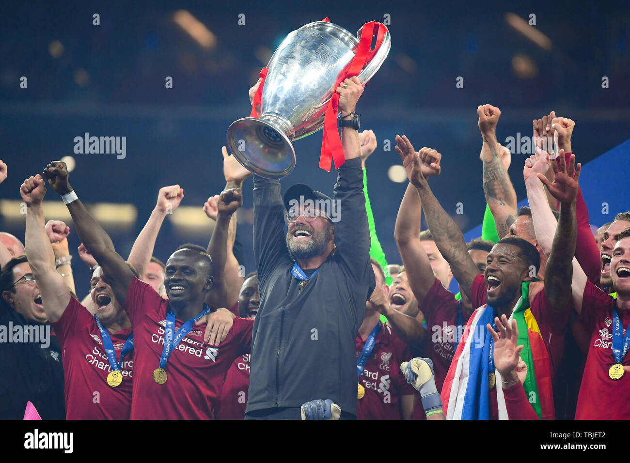 Madrid, Spanien. 01st June, 2019. Trophy lift and jubilation on winning the Champions  League: coach Juergen Klopp (Liverpool). Football/Soccer: UEFA Champions  League Final 2019: Tottenham Hotspurs vs. Liverpool FC, Madrid, June 1,