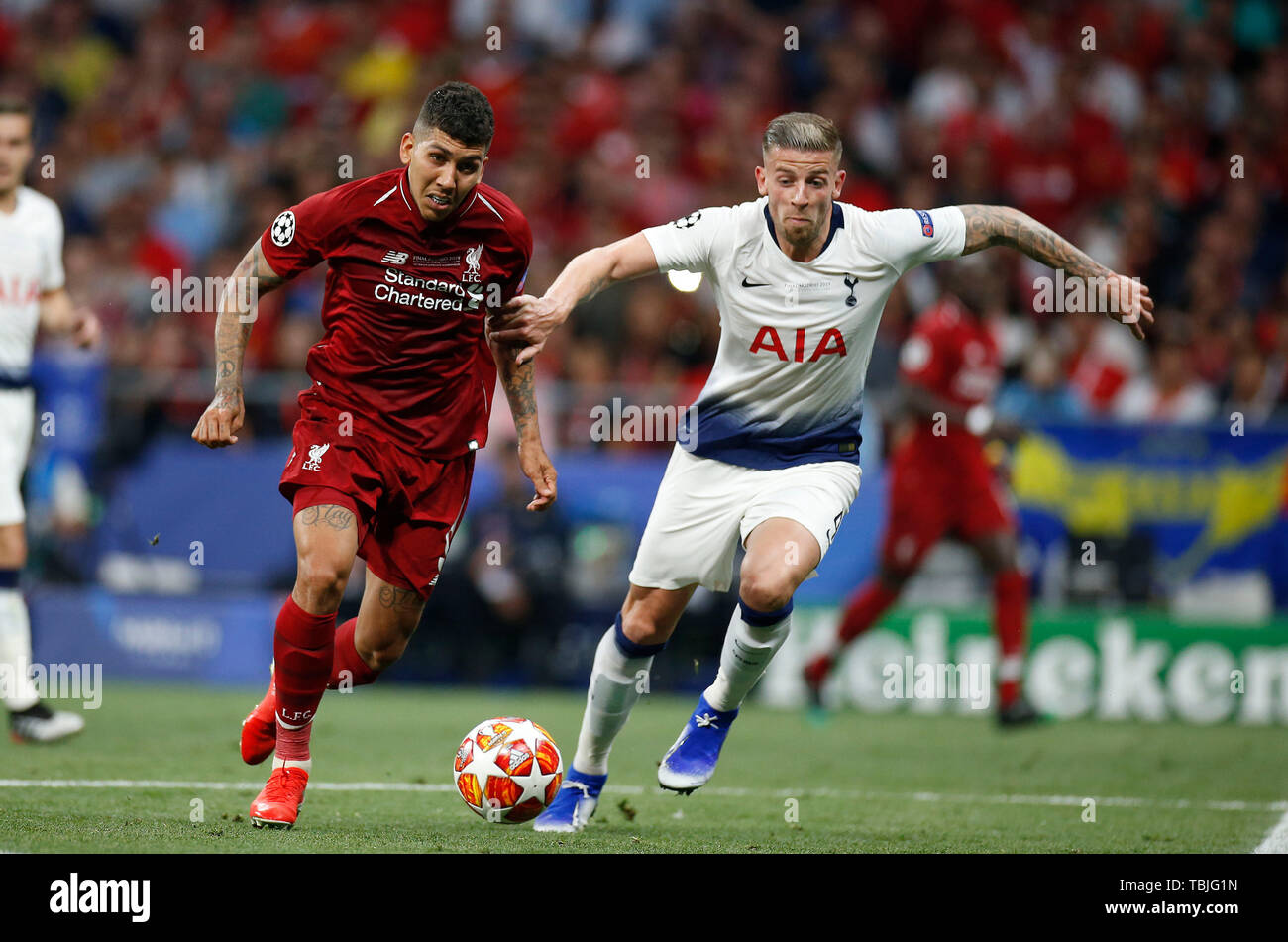 Madrid, Spain. 01st June, 2019. Liverpool's FC Roberto Firmino and Tottenham Hotspur FC's Toby Alderweireld competes for the ball during the Final Round of the UEFA Champions League match between Tottenham Hotspur FC and Liverpool FC at Wanda Metropolitano Stadium in Madrid. Final Score: Tottenham Hotspur FC 0 - 2 Liverpool FC. Credit: SOPA Images Limited/Alamy Live News Stock Photo