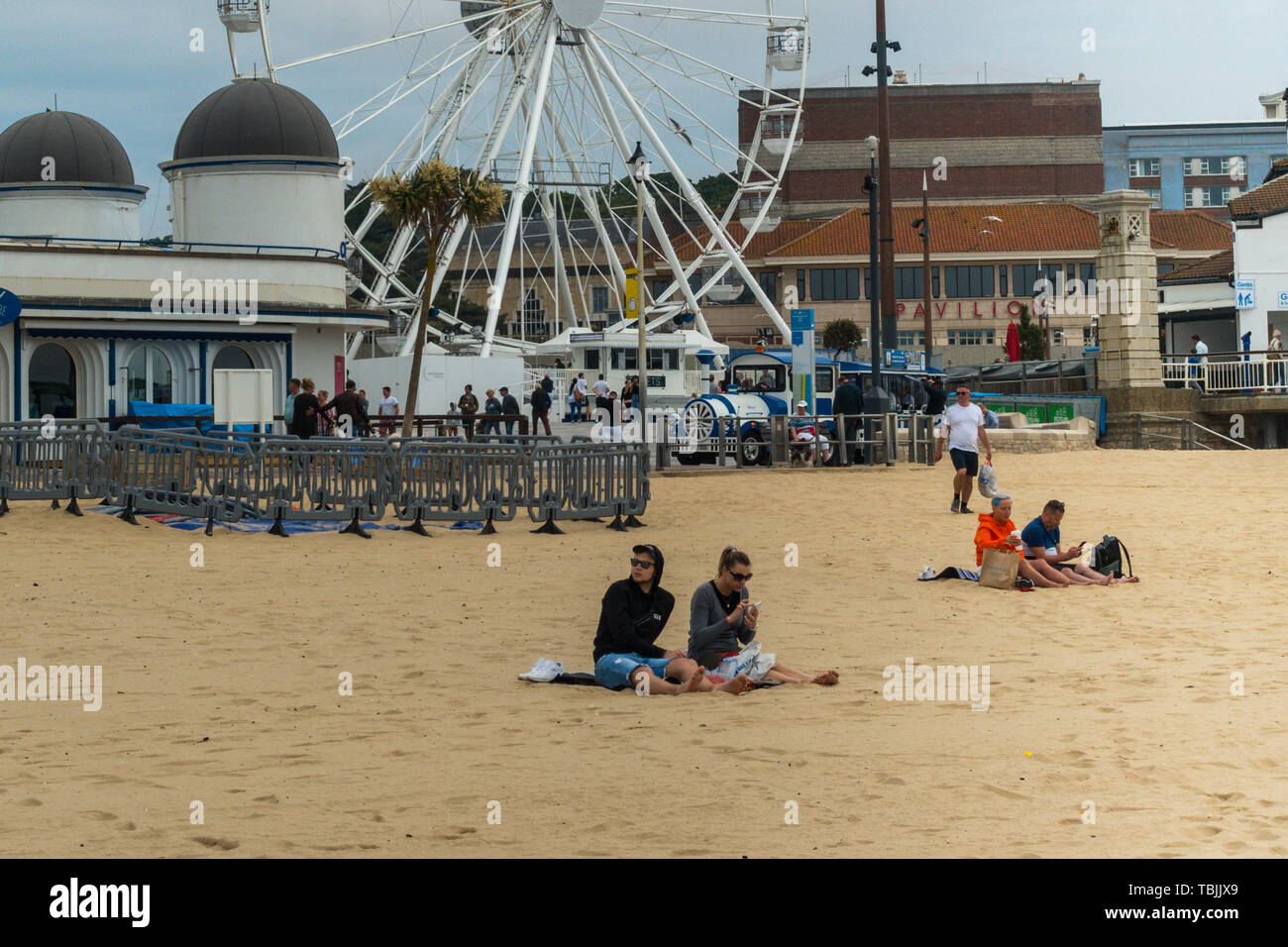 Bournemouth, Dorset, UK, 2nd June 2019. A cool start in the south of England meant that some visitors to the beach were well wrapped up in coats and hoodies. The forecast was for 29 degrees Celsius but has only reached 20 degrees mid morning with a cool wind. Credit: Mick Flynn/Alamy Live News Stock Photo