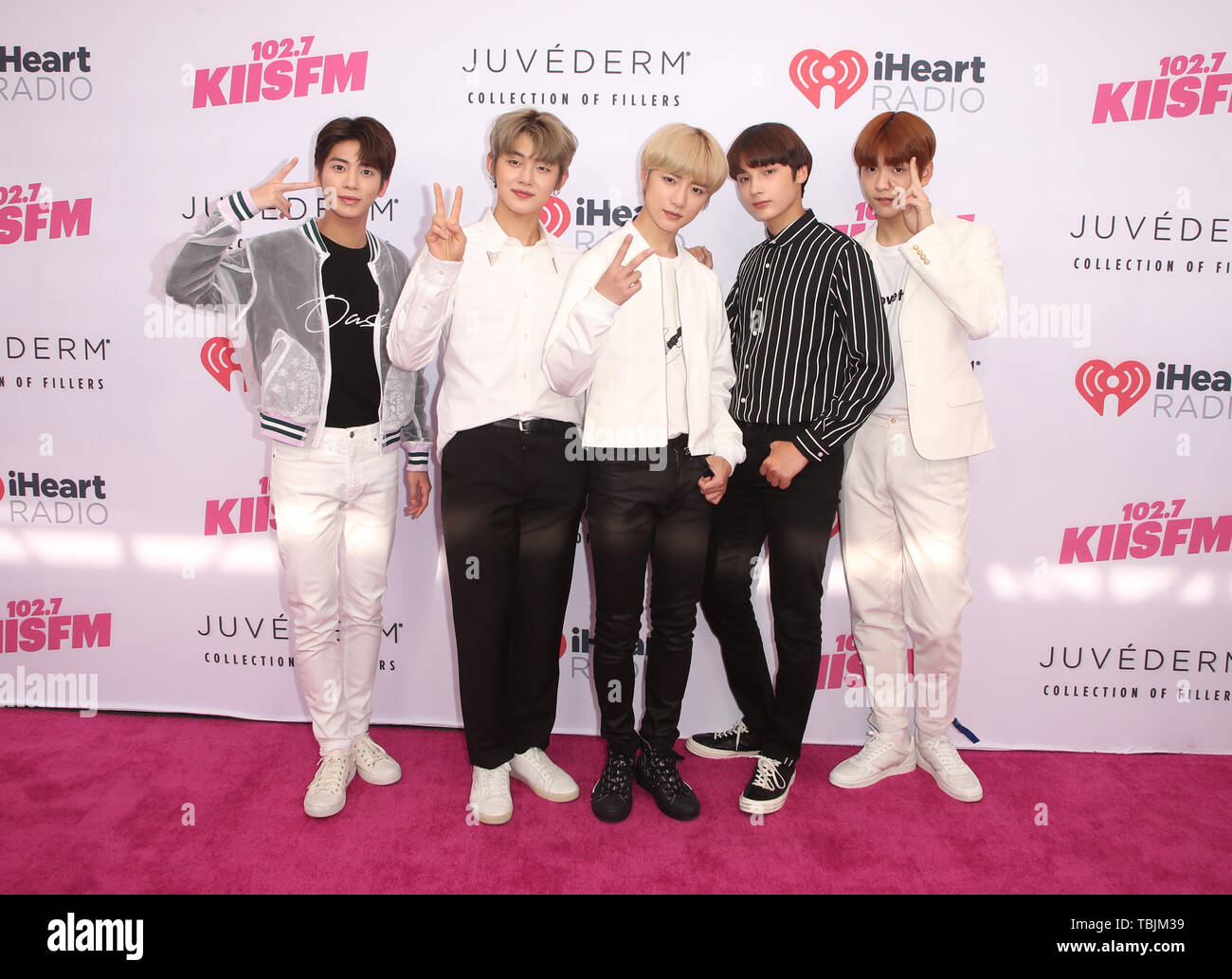 K pop boy band txt hi-res stock photography and images - Alamy