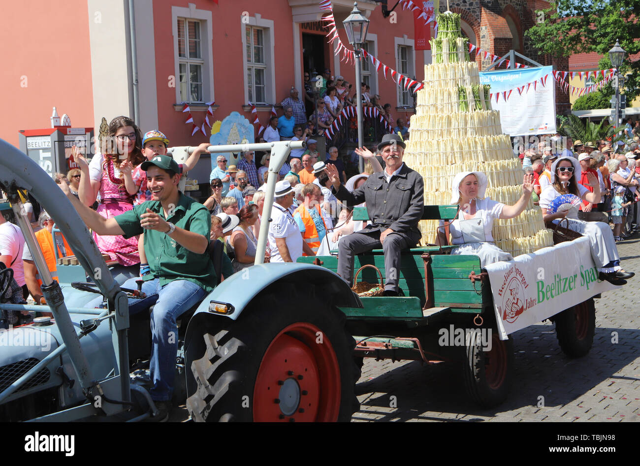 Asparagus festival hires stock photography and images Alamy