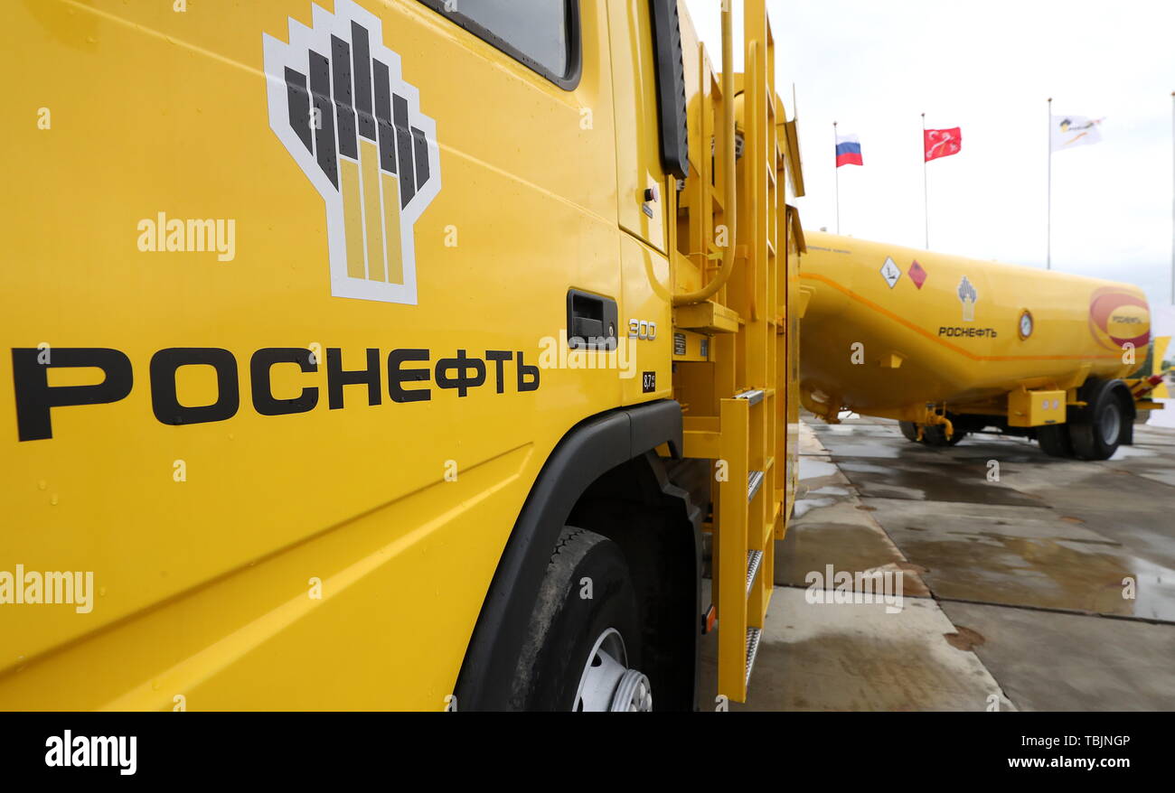 Aviation Fuel Truck High Resolution Stock Photography and Images - Alamy