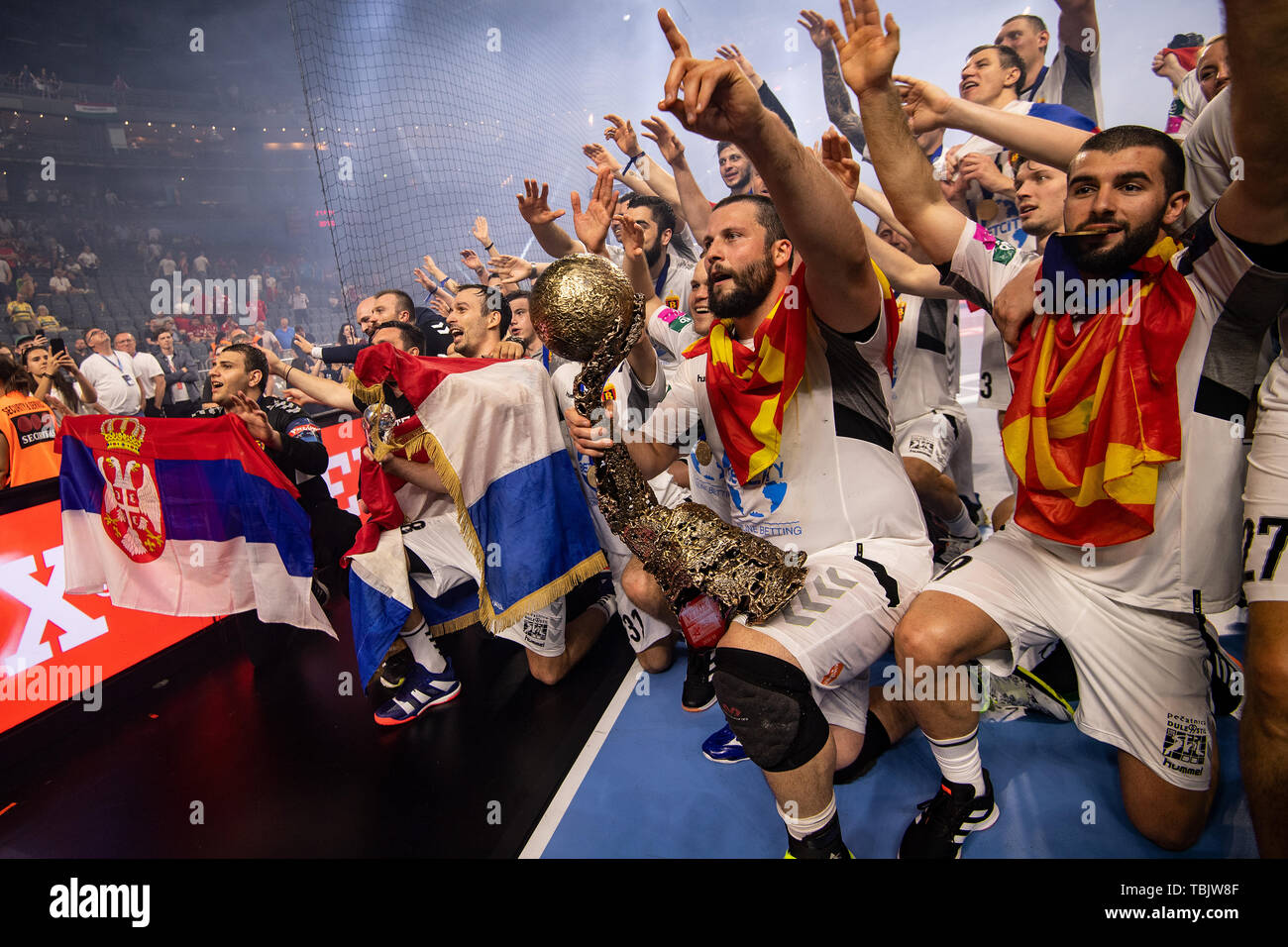 Cologne, Germany. 02nd June, 2019. Handball: Champions League, Vardar  Skopje - Telekom Veszprem, Final Round, Final Four, Final. Vadar's team  celebrate with the trophy Stojanche Stoilov holds in his hand. Credit:  Marius