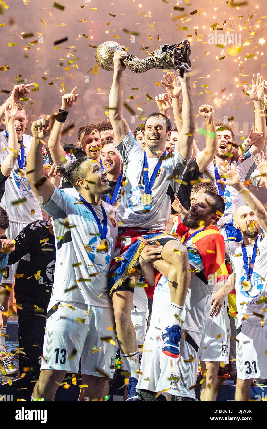 Cologne, Germany. 02nd June, 2019. Handball: Champions League, Vardar  Skopje - Telekom Veszprem, Final Round, Final Four, Final. The Vardar team  celebrate with the cup that Igor Karacic holds up. Credit: Marius