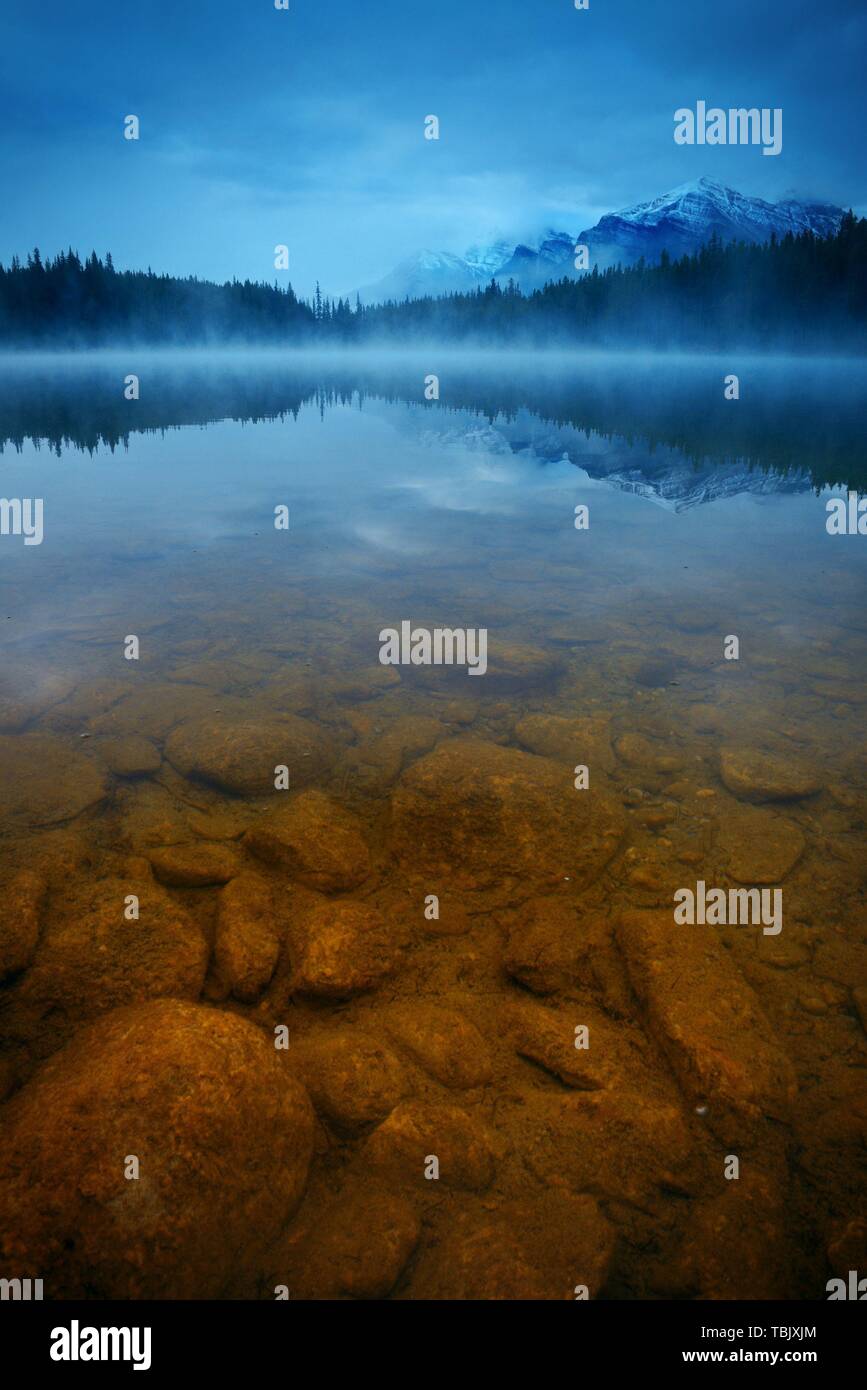 Foggy mountain lake painting hi-res stock photography and images - Alamy