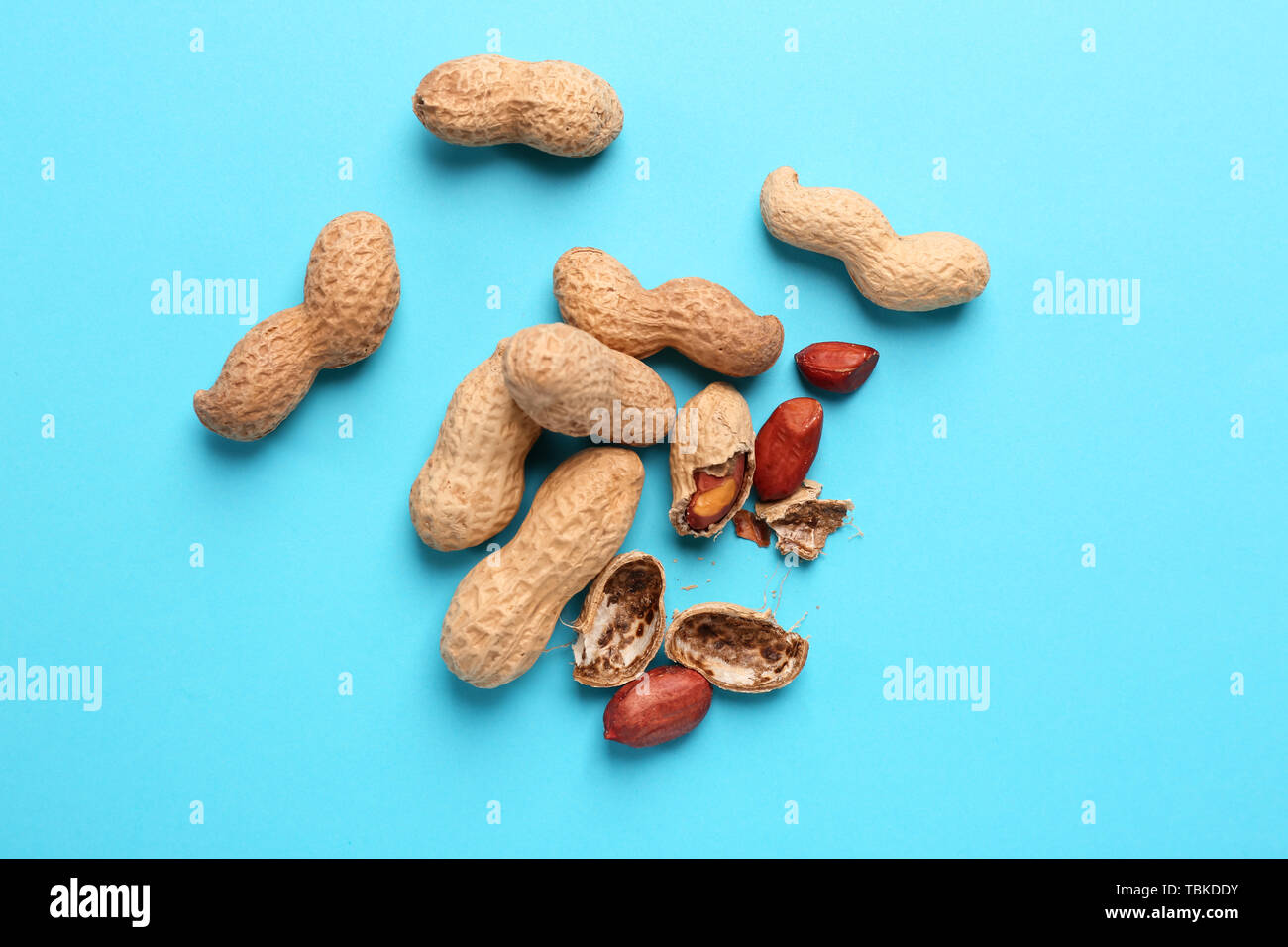 Tasty peanuts on color background Stock Photo - Alamy