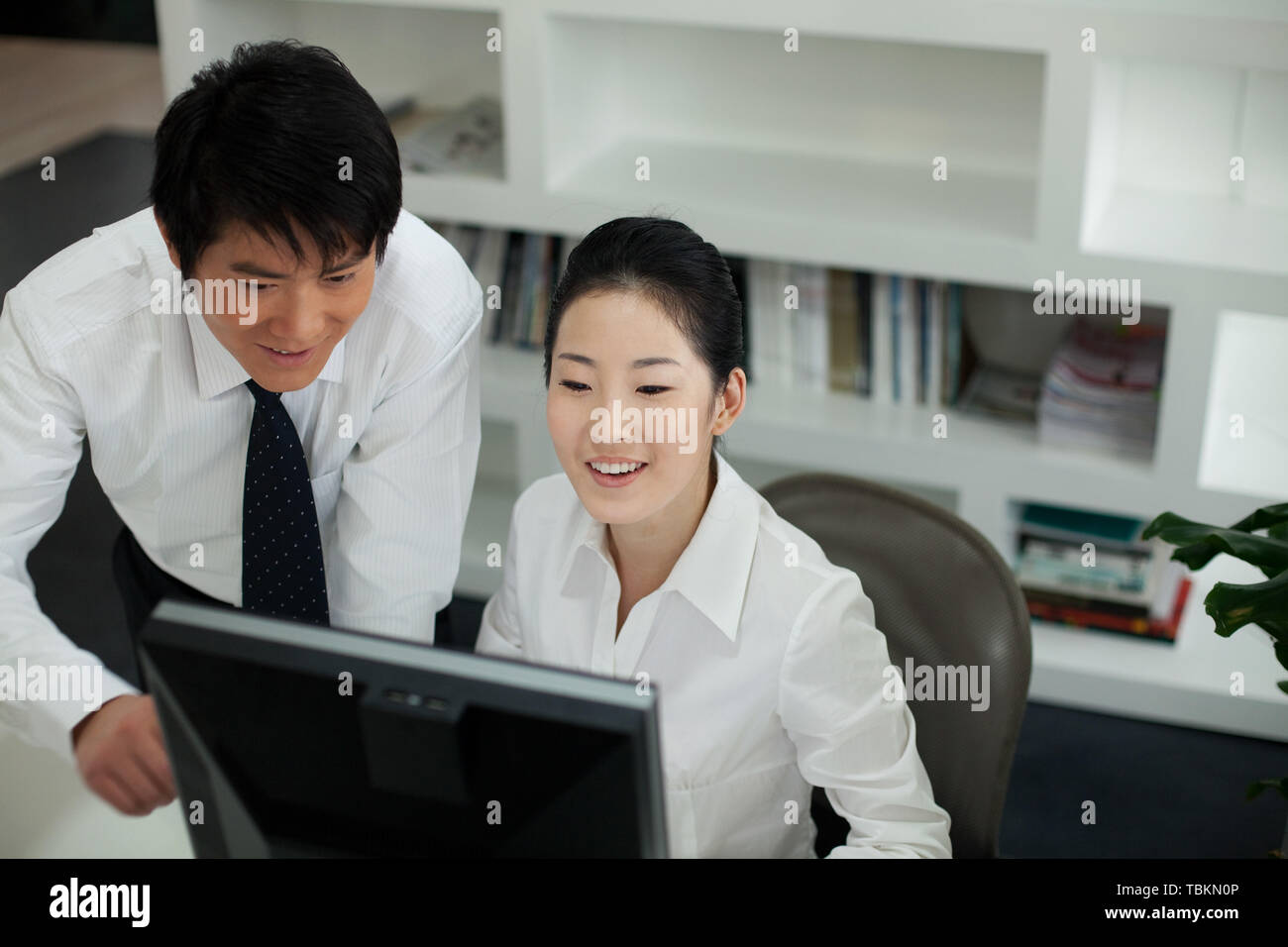 A discussion in front of a computer Stock Photo - Alamy