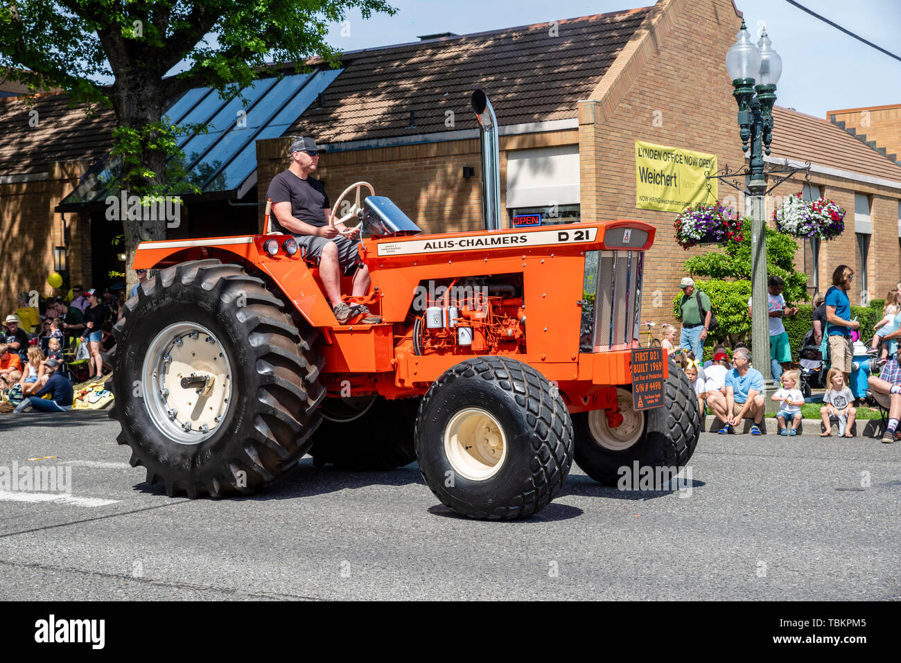 Allis-Chalmers D 21 tractor in the 2019 Lynden Farmers Day Parade.  Lynden, Washington Stock Photo