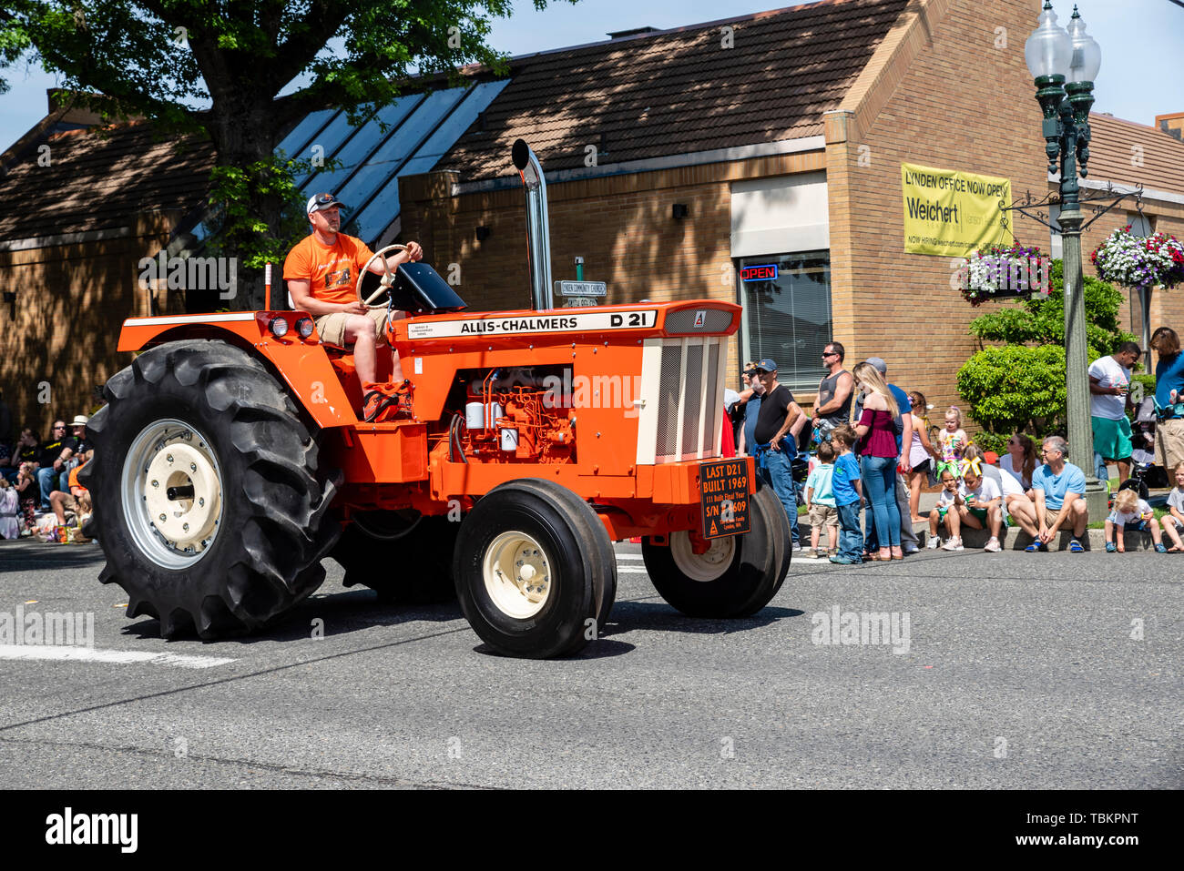 Allis-Chalmers D 21 tractor in the 2019 Lynden Farmers Day Parade.  Lynden, Washington Stock Photo
