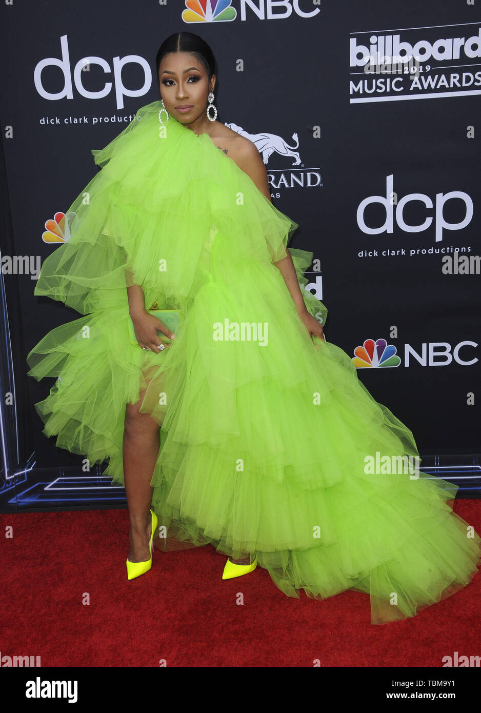 yung miami green dress hi-res stock photography and images eras-tour