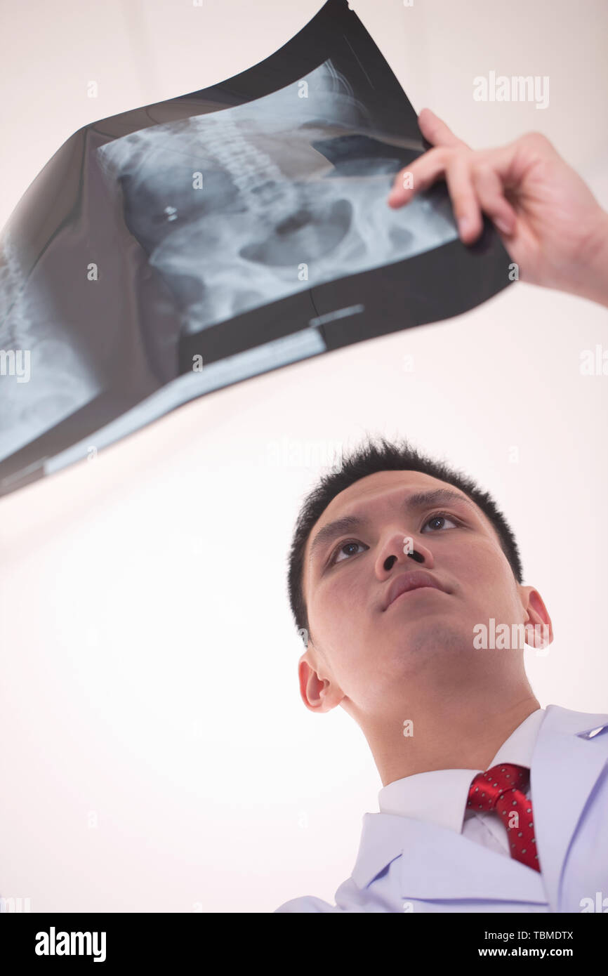 Doctor look at x ray hi-res stock photography and images - Alamy
