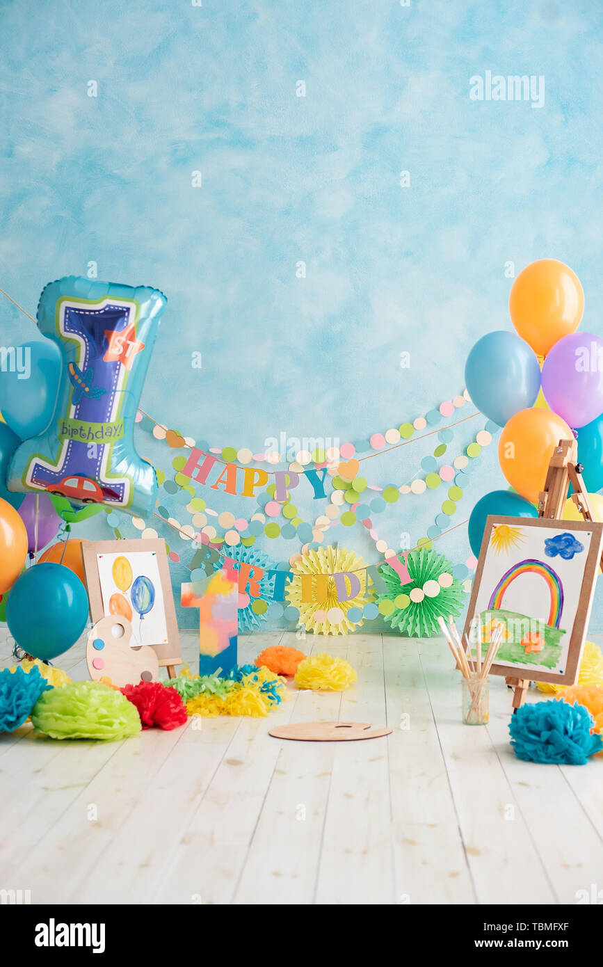 First birthday smash the cake. Festive background decoration for birthday  with cake, Cake Smash first year concept. birthday greetings. Girl or boy  Bi Stock Photo - Alamy