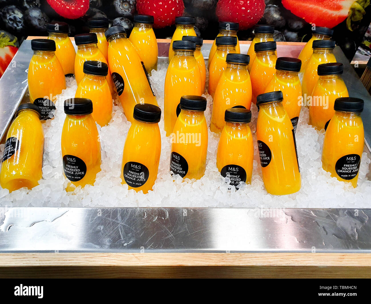 https://c8.alamy.com/comp/TBMHCN/sheffield-uk-31st-may-2019-bottles-of-fresh-orange-juice-on-sale-from-marks-and-spencers-on-sale-in-meadowhall-TBMHCN.jpg