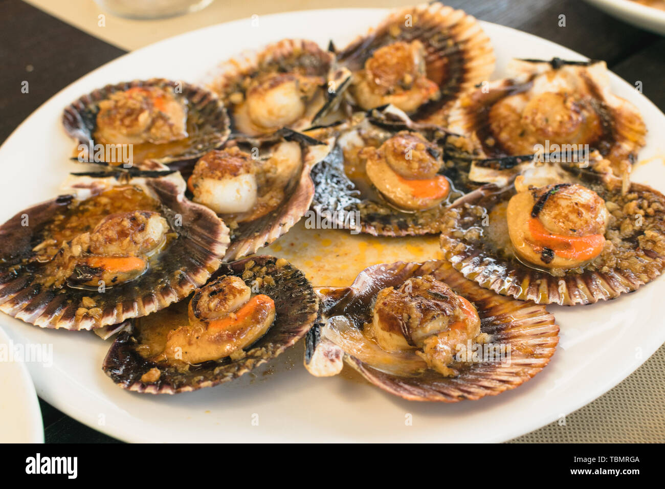 queen scallops dish Stock Photo Alamy