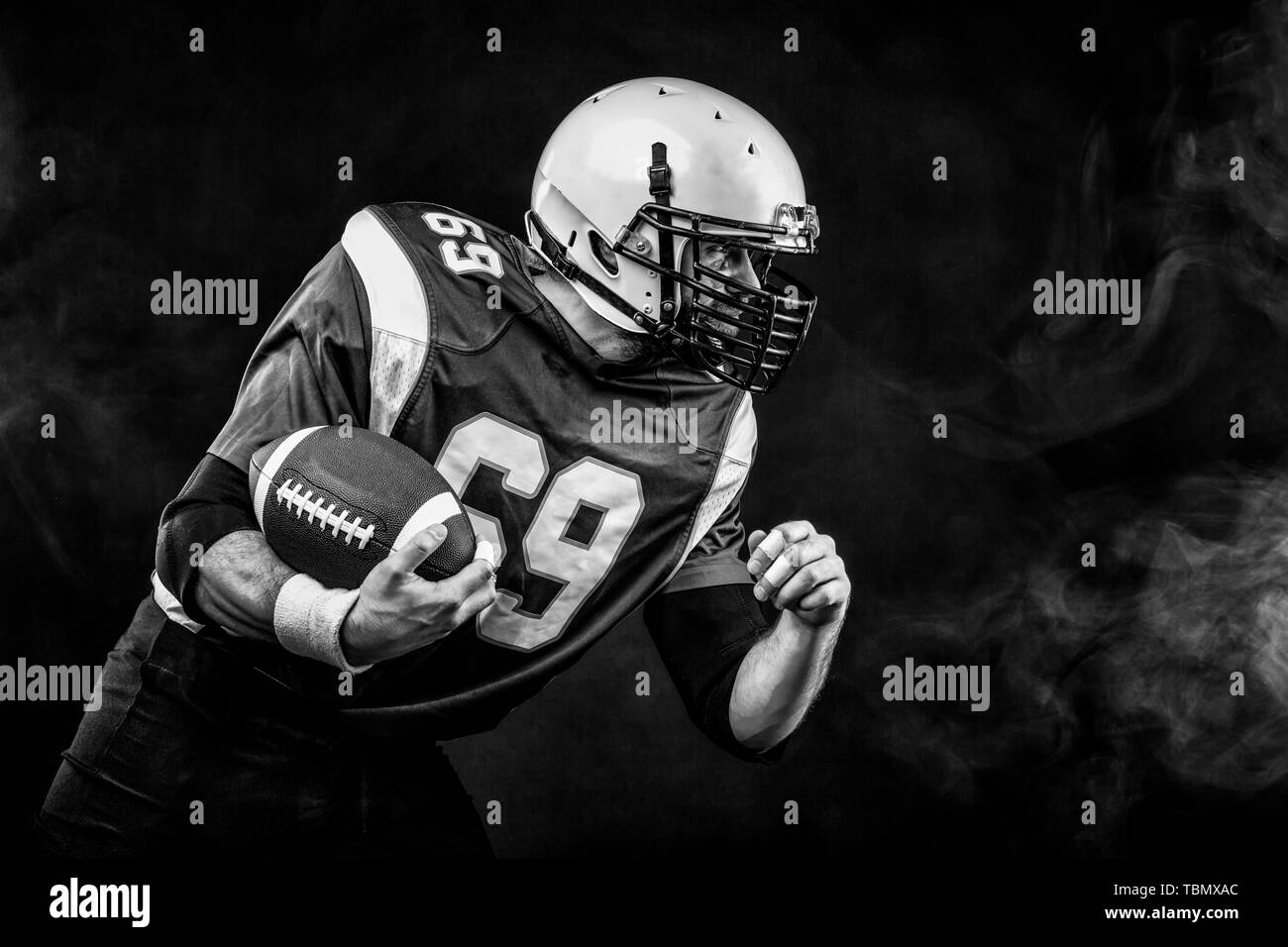 Portrait Close Up American Football Player Bearded Without A Helmet With The Ball In His Hands Concept American Football Patriotism Close Up Stock Photo Alamy Portrait Close Up American Football Player Bearded Without A Helmet With The Ball In His Hands Concept American Football Patriotism Close Up Stock Photo Alamy