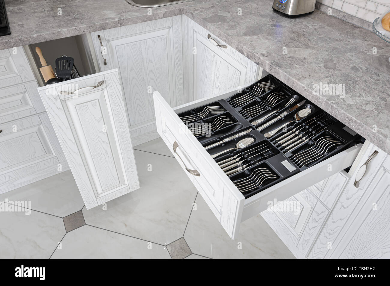Silverware drawer hi-res stock photography and images - Alamy