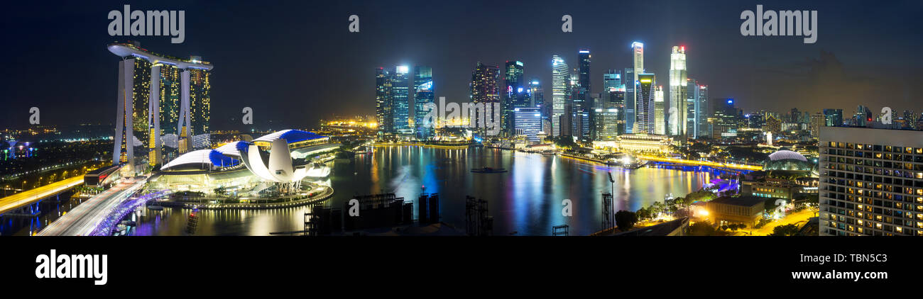 Cityscape of Singapore at night Stock Photo - Alamy