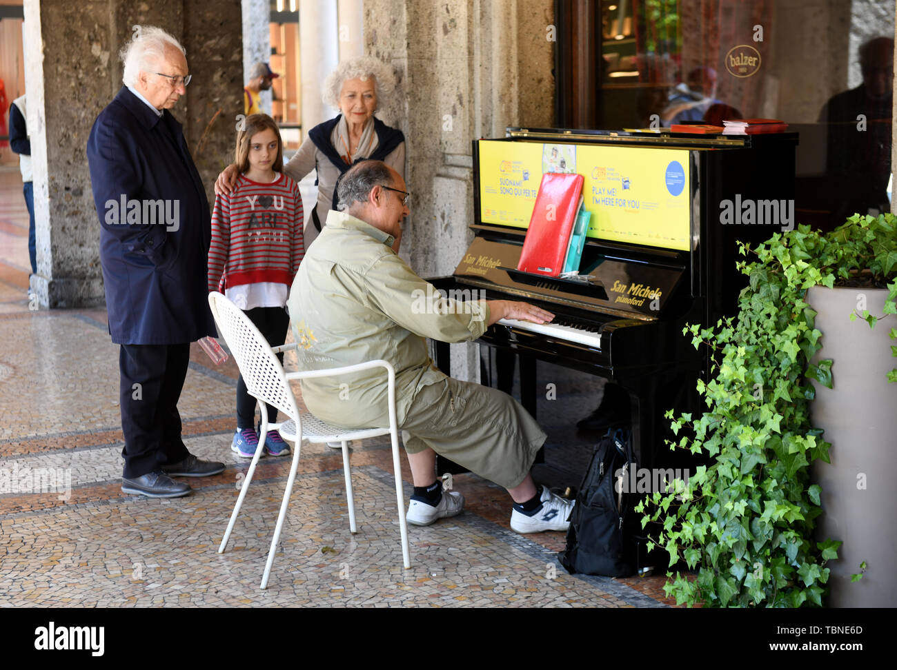 Jogando Um Piano Na Estação De Trem De St Pancras Foto de Stock Editorial -  Imagem de plano, capital: 46387918
