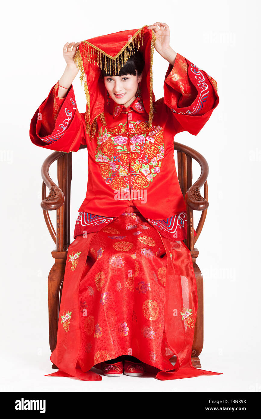Chinese bride veil traditional hi-res stock photography and images - Alamy