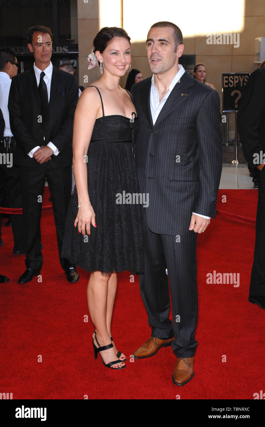 LOS ANGELES, CA. July 12, 2007: Ashley Judd & husband Indy car driver Dario Franchitti at the 2007 ESPYS Sports Awards at the Kodak Theatre, Hollywood. © 2007 Paul Smith / Featureflash Stock Photo