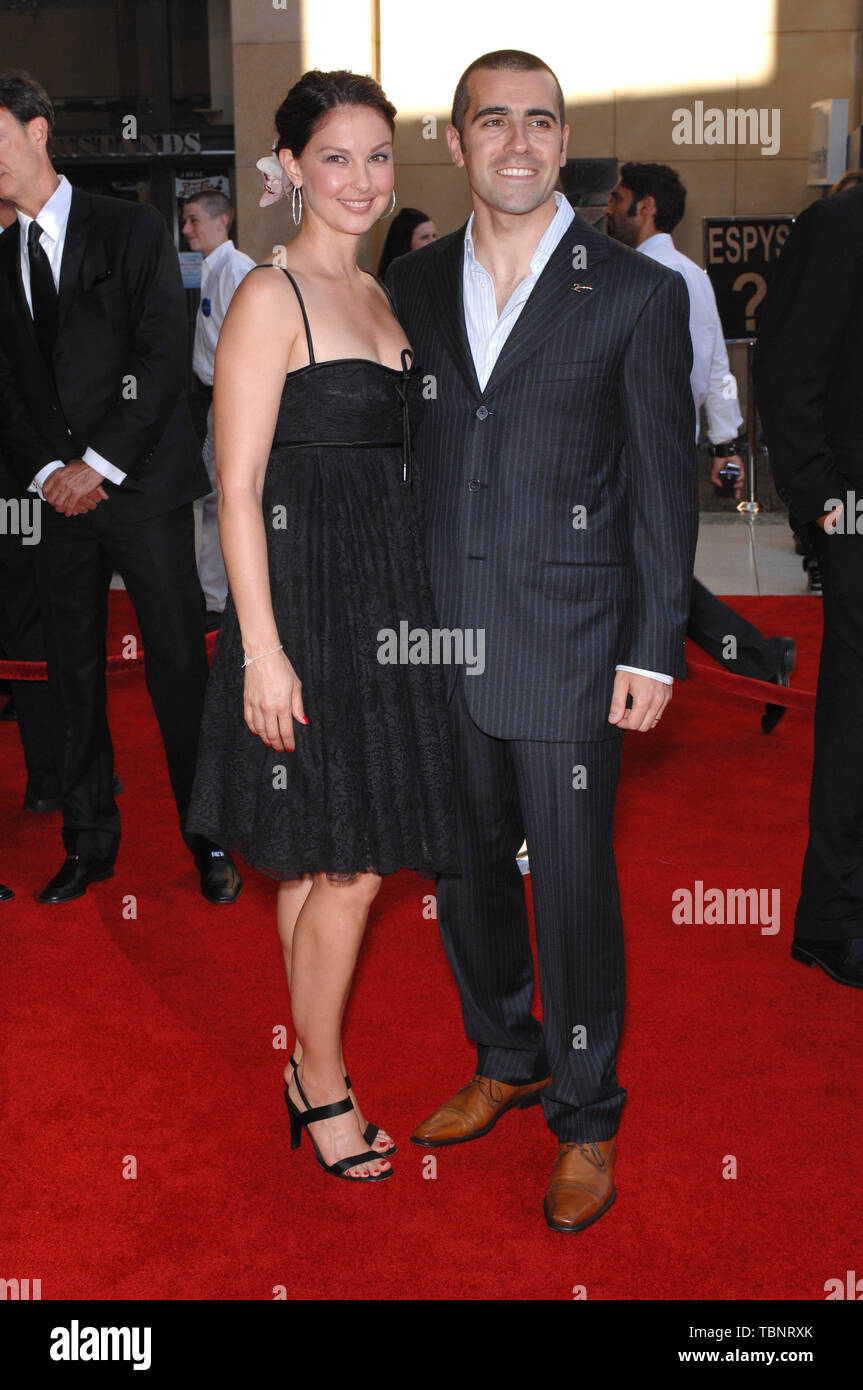 LOS ANGELES, CA. July 12, 2007: Ashley Judd & husband Indy car driver Dario Franchitti at the 2007 ESPYS Sports Awards at the Kodak Theatre, Hollywood. © 2007 Paul Smith / Featureflash Stock Photo