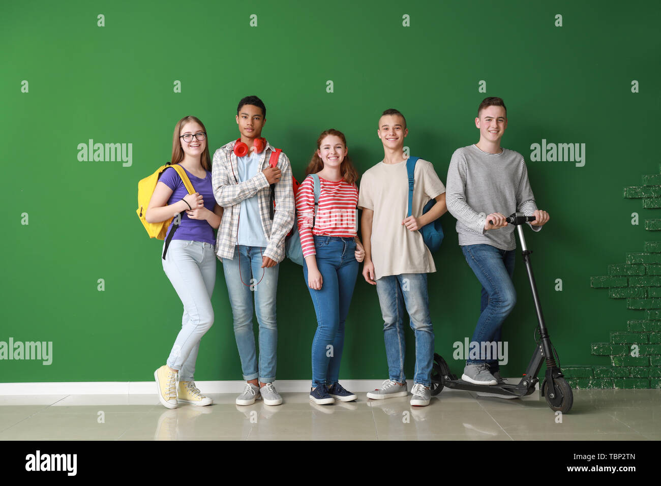 Teenagers boy girl awkward hi-res stock photography and images - Alamy