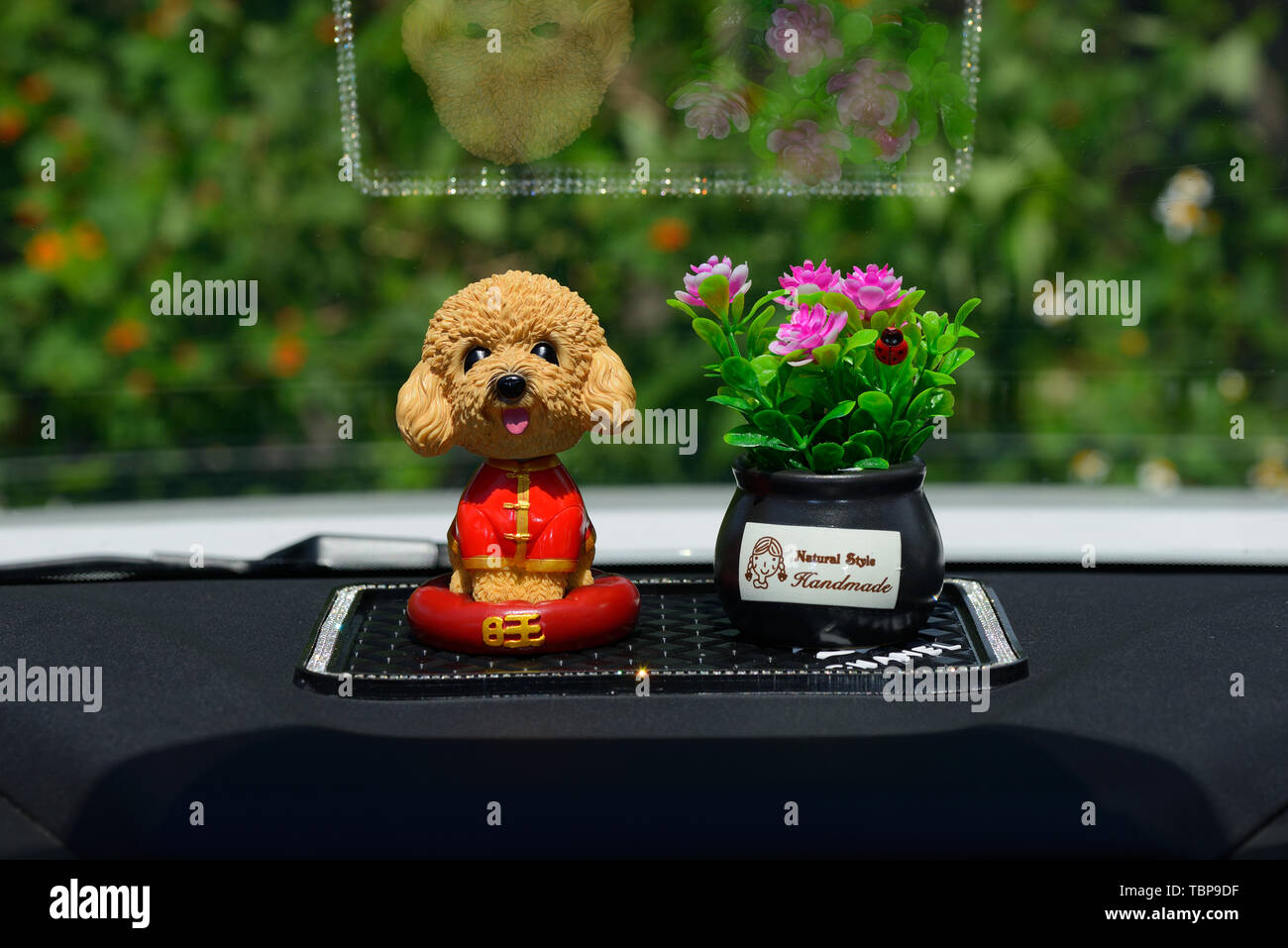 Car furnishings dog furnishings cute doll material details main picture