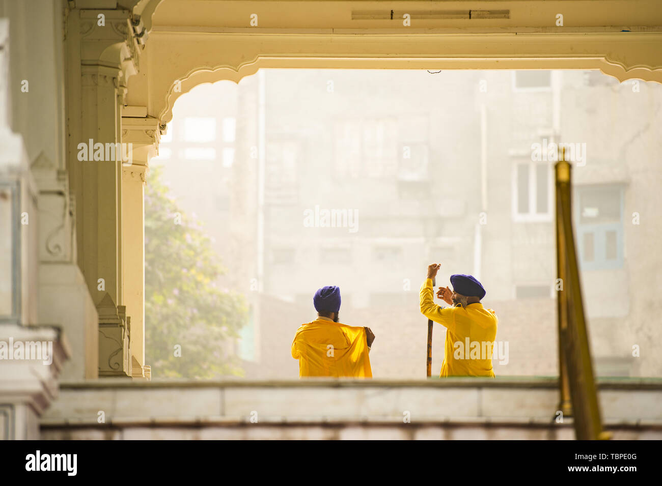 Two security guards wearing a dastar are talking in front of the Harmandir Sahib (Golden Temple) Amritsar, Punjab, India. Stock Photo