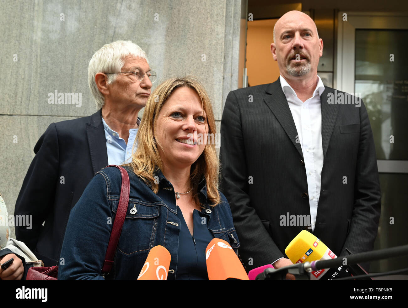 Bremen, Germany. 03rd June, 2019. Maike Schaefer, top candidate of the Green Party for the citizens' elections, gives an interview in front of the CDU's party headquarters. Behind her are Carsten Meyer-Heder (r), top candidate of the CDU, and Hermann Kuhn (l), co-chairman of the Green Party. The CDU, FDP and Greens meet for Jamaica talks for the first time. Credit: Carmen Jaspersen/dpa/Alamy Live News Stock Photo