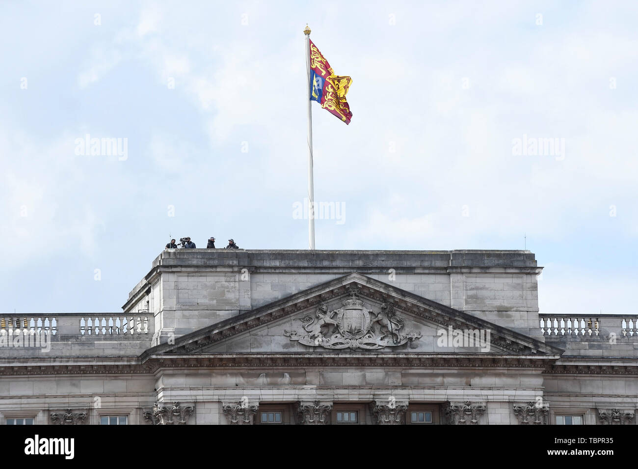 London, UK.  3 June 2019.  The Royal Standard flies above security officers on the roof of Buckingham Palace who await the arrival of Marine One, the helicopter carrying Donald Trump, on day one of his State Visit.  He will meet The Queen before commencing a variety of other engagements over the next three days.  Credit: Stephen Chung / Alamy Live News Stock Photo