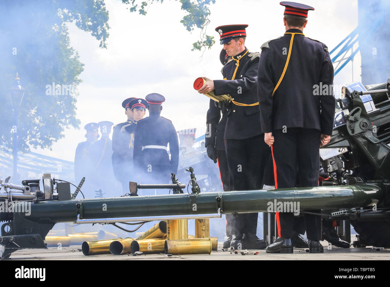 London, UK, 03rd June 2019. A 103 round gun salute by the Honourable Artillery Company at HM Tower of London is fired at midday. The 103 rounds are:  41 to mark 66 years since HM The Queen’s coronation, 41 to mark the state visit of the President of the United States, and 21 for the City of London. Credit: Imageplotter/Alamy Live News Stock Photo