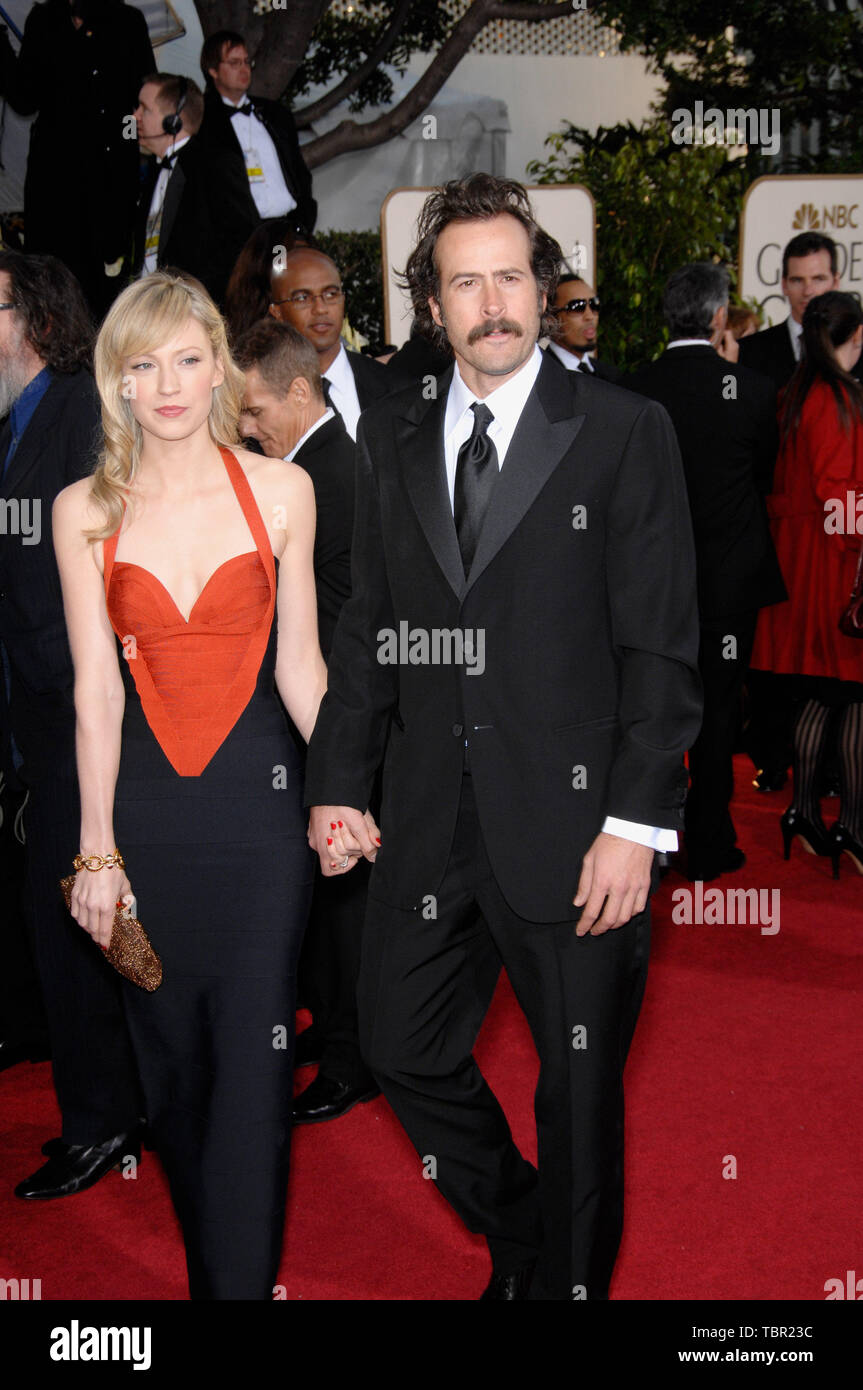 Jason lee beth riesgraf hi-res stock photography and images - Alamy