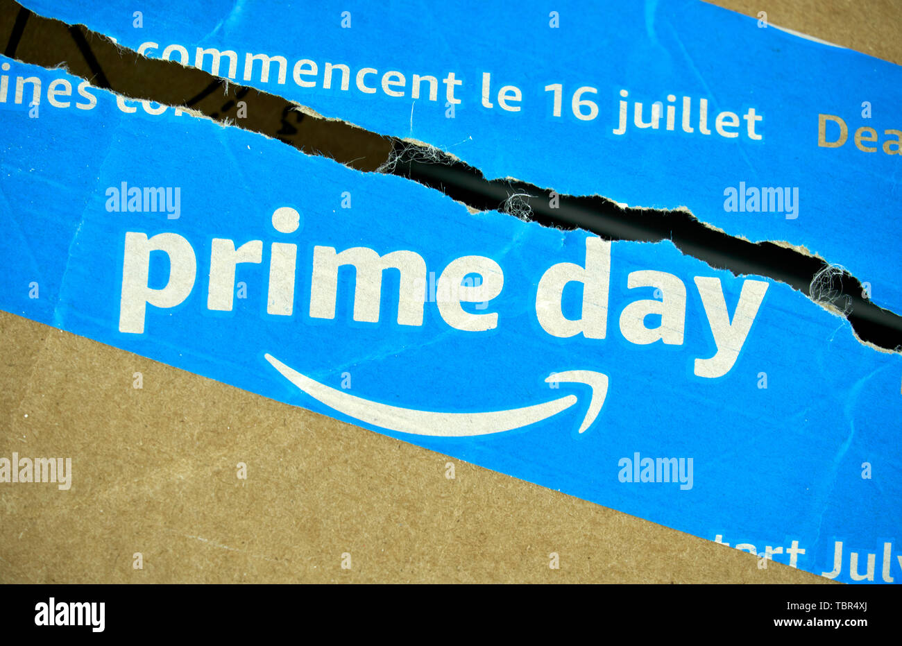 Amazon box tape hires stock photography and images Alamy