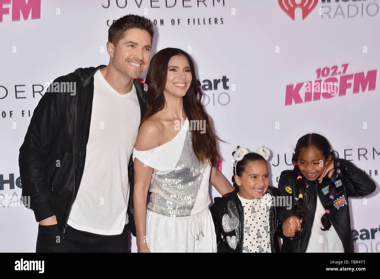 Eric winter and roselyn sanchez hi-res stock photography and images - Alamy