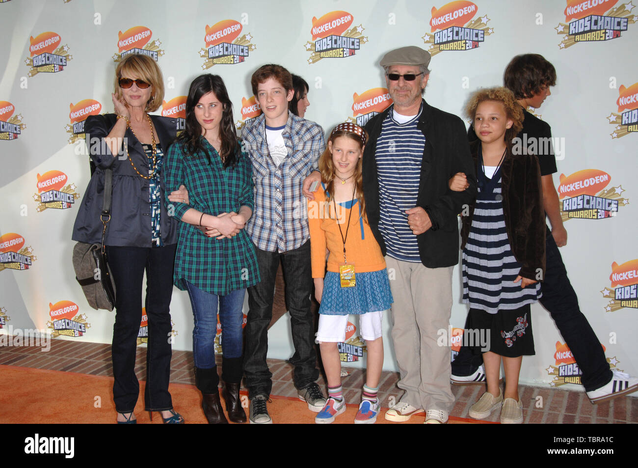 Los Angeles Ca March 31 2007 Steven Spielberg Kate Capshaw Children At Nickelodeon S 20th Anniversary Kids Choice Awards At Ucla S Pauley Pavilion In Los Angeles C 2007 Paul Smith Featureflash Stock Photo Alamy