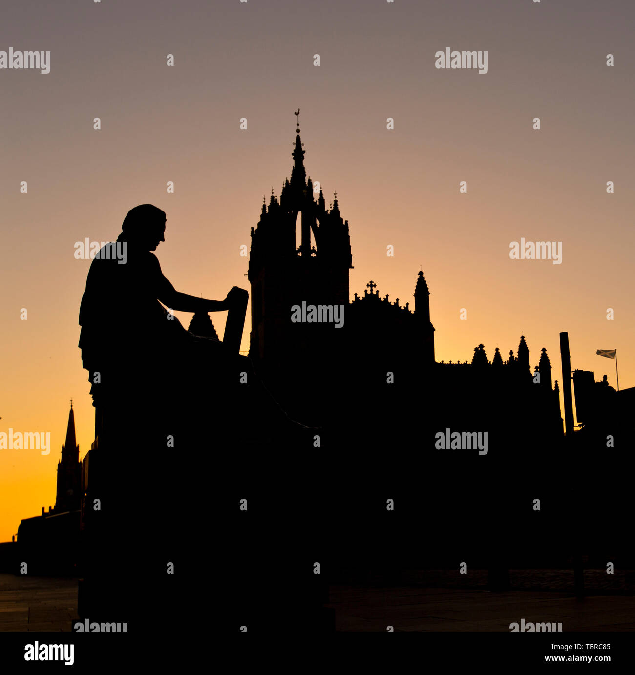 Dawn sky with silhouette of statues hi-res stock photography and images ...