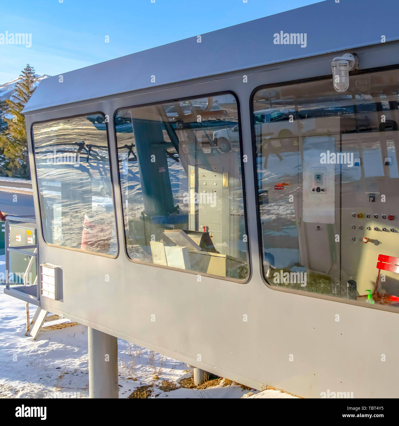 Small control booth hi-res stock photography and images - Alamy